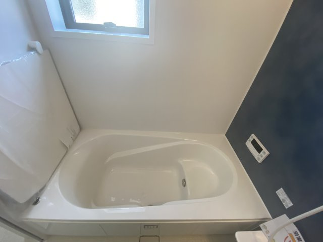 ☆新築デザイナーズ分譲　【いわき市鹿島町久保第2　全3棟】　2号棟の浴室|同施工　◆ユニットバスの写真です◆　毎日の疲れを癒す広々とした浴室は、足を伸ばしてゆっくりとくつろげます♪　音楽を聴いたり、自分だけの特別な時間に・・・♪半身浴にピッタリですね♪