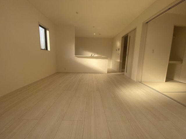 ☆新築デザイナーズ分譲　【いわき市鹿島町久保第2　全3棟】　2号棟の居間・リビング|同施工◆
一緒に理想の住まいを見つけましょう！（＾＾）
お住まいの相談だけでなく、地域の事についても是非お気軽に尋ねてください！
お問い合わせは不動産プラスまで☆

