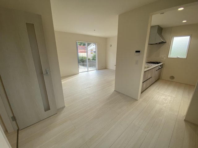 ☆新築デザイナーズ分譲　【いわき市鹿島町久保第2　全3棟】　1号棟の居間・リビング|同施工◆ゆったり過ごせる居間です