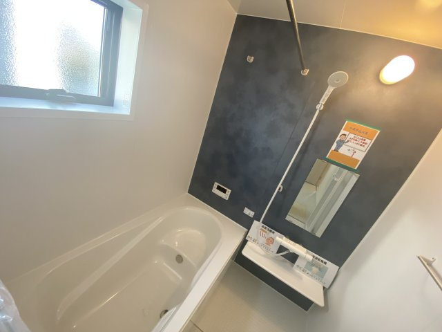 ☆新築デザイナーズ分譲　【いわき市鹿島町久保第2　全3棟】　1号棟の浴室|同施工　◆ユニットバスの写真です◆　毎日の疲れを癒す広々とした浴室は、足を伸ばしてゆっくりとくつろげます♪　音楽を聴いたり、自分だけの特別な時間に・・・♪半身浴にピッタリですね♪