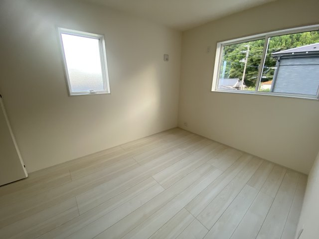 ☆新築デザイナーズ分譲　【いわき市鹿島町久保第2　全3棟】　1号棟の洋室|同施工　◆居室の写真です◆　木の温もりがナチュラルでくつろげる空間ですね♪　子供部屋としても、寝室としても、どんなインテリアにしようか…選ぶ楽しみが増えますね♪