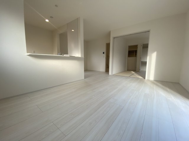 ☆新築デザイナーズ分譲　【いわき市鹿島町久保第2　全3棟】　1号棟の居間・リビング|同施工◆
一緒に理想の住まいを見つけましょう！（＾＾）
お住まいの相談だけでなく、地域の事についても是非お気軽に尋ねてください！
お問い合わせは不動産プラスまで☆

