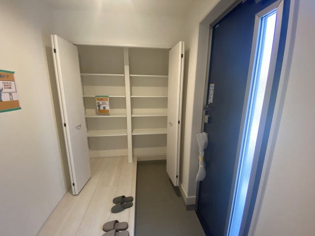 ☆新築デザイナーズ分譲　【いわき市鹿島町久保第2　全3棟】　1号棟の玄関|同施工◆きれいな玄関です