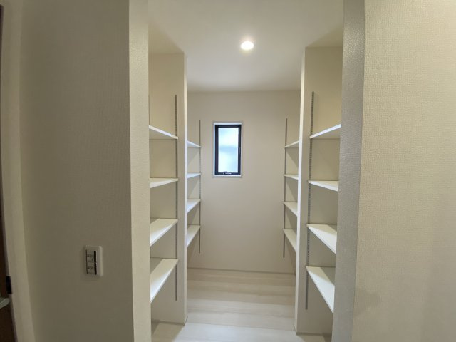 ☆新築デザイナーズ分譲　【いわき市鹿島町久保第2　全3棟】　3号棟の収納|同施工◆大容量収納パントリーです♪♪