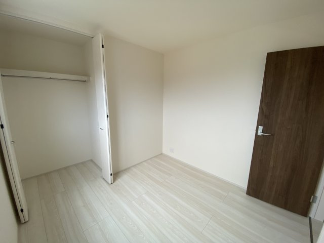 ☆新築デザイナーズ分譲　【いわき市鹿島町久保第2　全3棟】　3号棟の洋室|同施工　◆居室の写真です◆　木の温もりがナチュラルでくつろげる空間ですね♪　子供部屋としても、寝室としても、どんなインテリアにしようか…選ぶ楽しみが増えますね♪