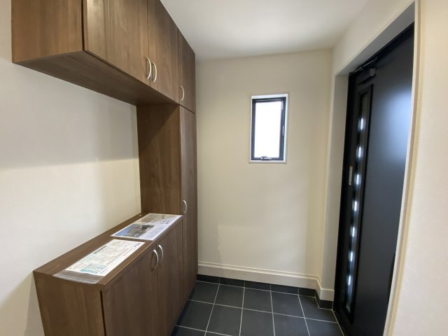 ☆新築デザイナーズ分譲　【いわき市鹿島町久保第2　全3棟】　3号棟の玄関|同施工◆きれいな玄関です