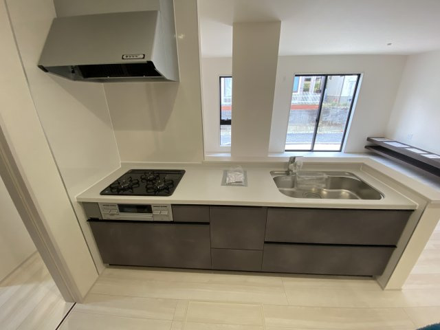 ☆新築デザイナーズ分譲　【いわき市鹿島町久保第2　全3棟】　3号棟のキッチン|同施工◆お料理しやすいキッチンです