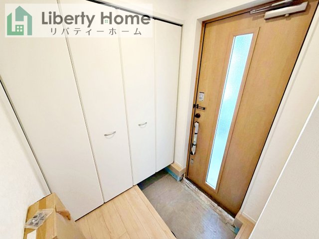 石岡市東光台第4　新築戸建　1号棟の玄関