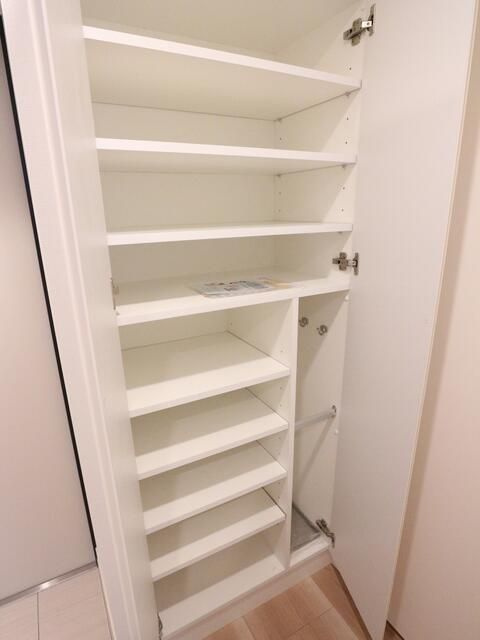 エストゥルース東向島の収納