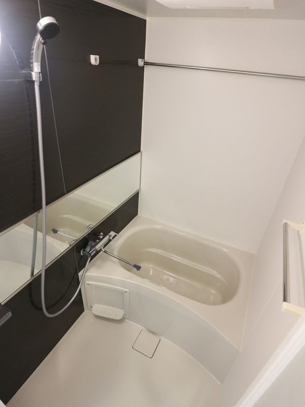 エストゥルース東向島の浴室