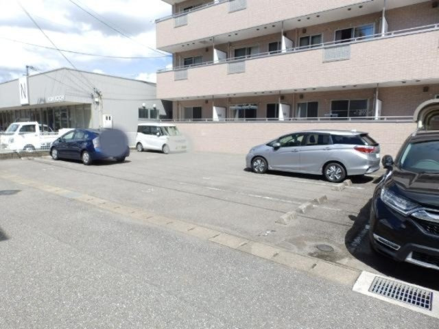 ブルージュ･ＴＡＫＡＳＯＮＥの駐車場|駐車場