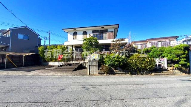 行田市持田４丁目　中古住宅（土地１０６坪超）元医療施設の前面道路含む現地写真