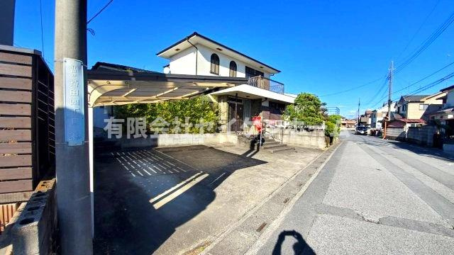 行田市持田４丁目　中古住宅（土地１０６坪超）元医療施設の前面道路含む現地写真