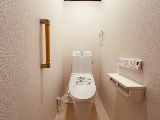 【トイレ】 | 練馬区三原台２丁目　中古戸建て | シンプルで使いやすく、落ち着いて過ごせるトイレ空間です