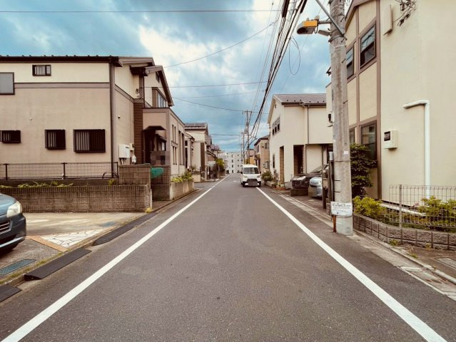 【前面道路含む現地写真】 | 練馬区三原台２丁目　中古戸建て | 落ち着いた住宅街の一角、ゆったり過ごせる住環境です