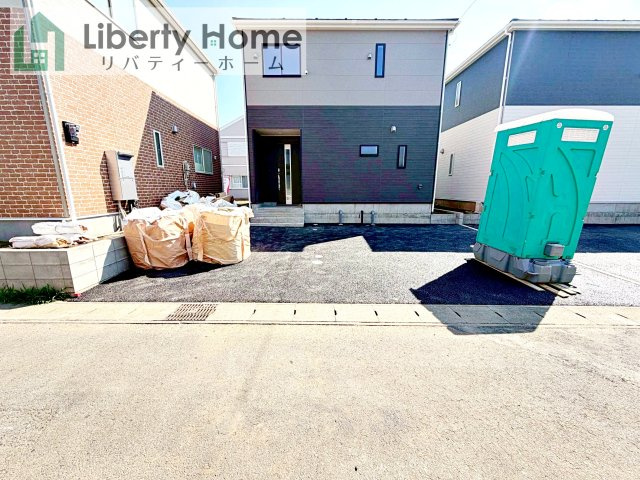 石岡市東光台第4　新築戸建　2号棟の駐車場