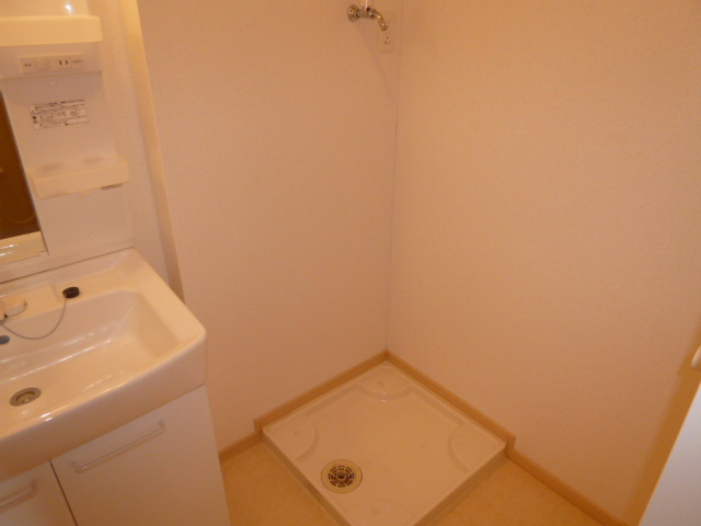 ＳＵＮ’Ｓ　ＧＡＲＤＥＮ中央Ⅲのその他|洗濯機置き場