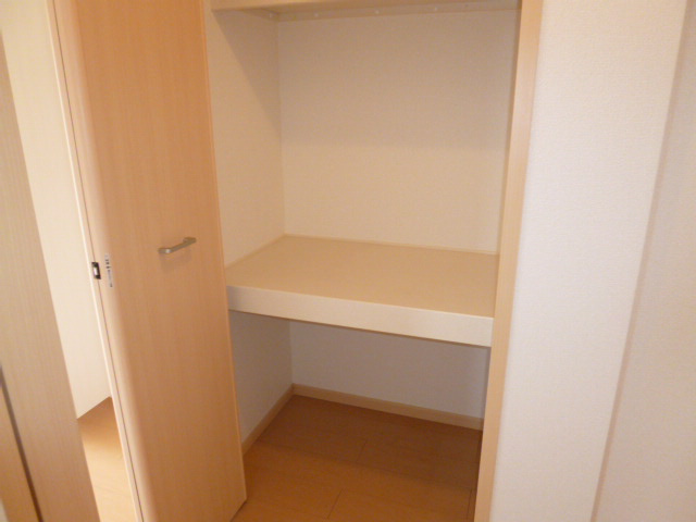 ＳＵＮ’Ｓ　ＧＡＲＤＥＮ中央Ⅲの収納|廊下収納