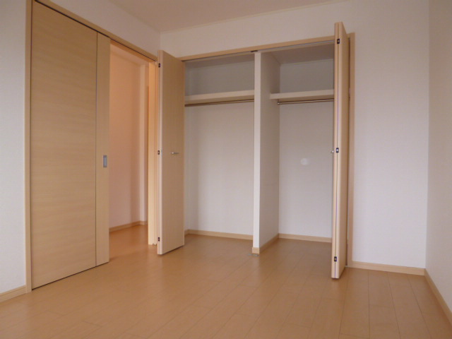 ＳＵＮ’Ｓ　ＧＡＲＤＥＮ中央Ⅲの収納|洋室