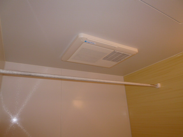 ＳＵＮ’Ｓ　ＧＡＲＤＥＮ中央Ⅲの浴室|浴室乾燥機