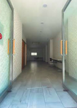 大阪市中央区日本橋１丁目の事務所の玄関