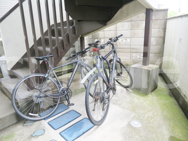 大日野ハイツのエントランス|エントランスに自転車置けます！