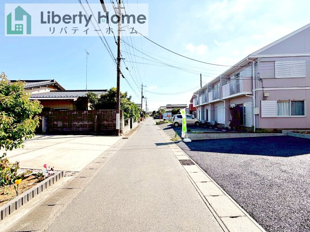 石岡市東光台第4　新築戸建　3号棟の前面道路含む現地写真