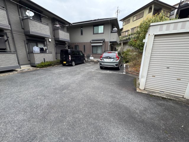 カラコレスの駐車場