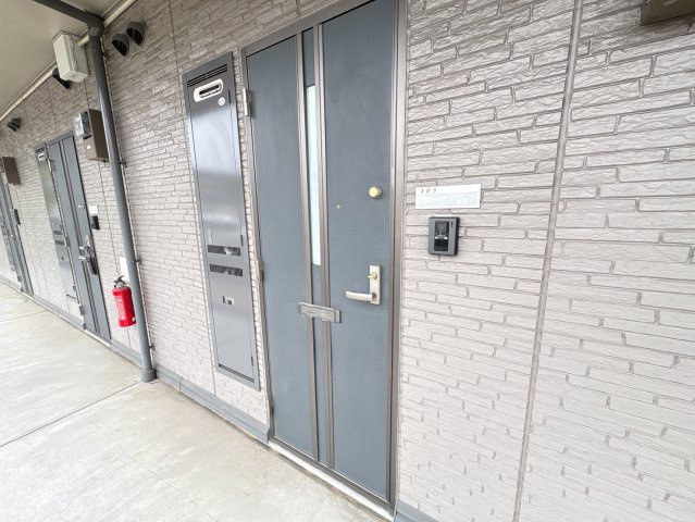 カラコレスの玄関
