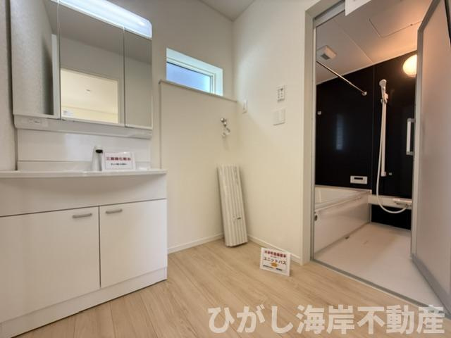 中郡大磯町大磯　新築戸建　全２棟の前面道路含む現地写真|6月4日撮影　建築中　現地外観