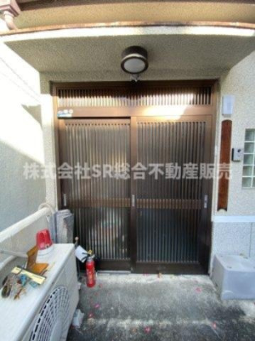 日下町3丁目中古戸建の玄関|弊社は住宅ローンに自信あり。
様々にリフォームプランもローンに組み込んでご提案致します！
