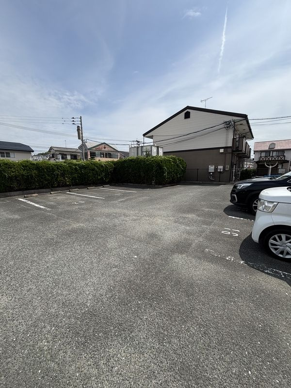 マイアネックスの駐車場