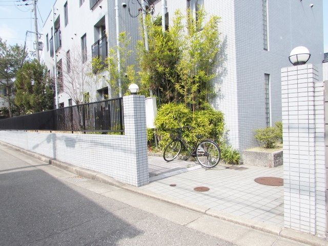 マンションゆうの駐車場
