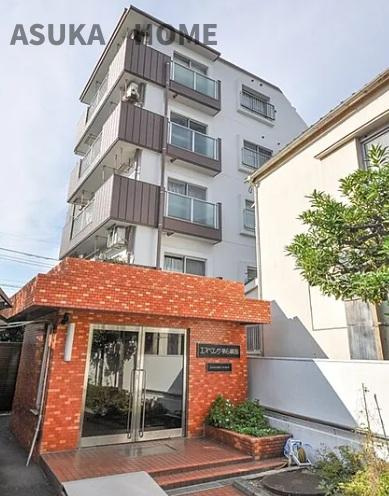 エスペランサ第６綱島の外観|エントランス横には駐輪場があり、帰宅やお出かけに便利ですね。