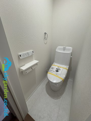藤沢市片瀬　新築戸建　全1棟のトイレ|コンパクトで使いやすいトイレです