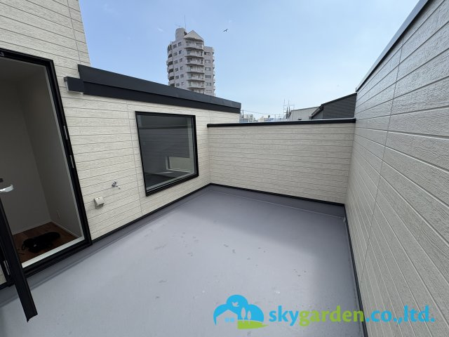 藤沢市片瀬　新築戸建　全1棟のバルコニー|屋上ルーフバルコニー　
水道・防水コンセントも付いてます