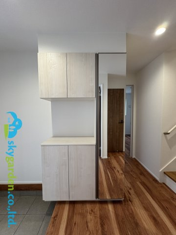 藤沢市片瀬　新築戸建　全1棟の玄関|シューズボックス