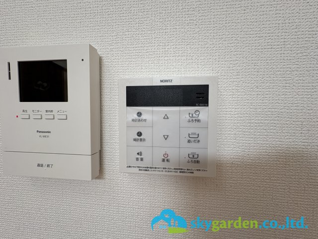 藤沢市片瀬　新築戸建　全1棟の設備|右・給湯スイッチパネル
