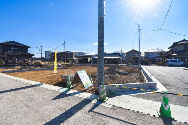 コンフォートプレイス川越市下松原2期　全2区画の前面道路含む現地写真|スミセイでは、不動産の購入から注文住宅、売却まで、専門スタッフが一つひとつ丁寧にサポートいたします。初めての方も安心してご相談ください。