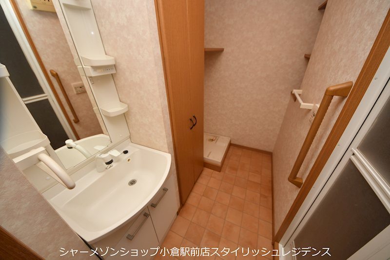 ニューリバー戸畑の洗面所