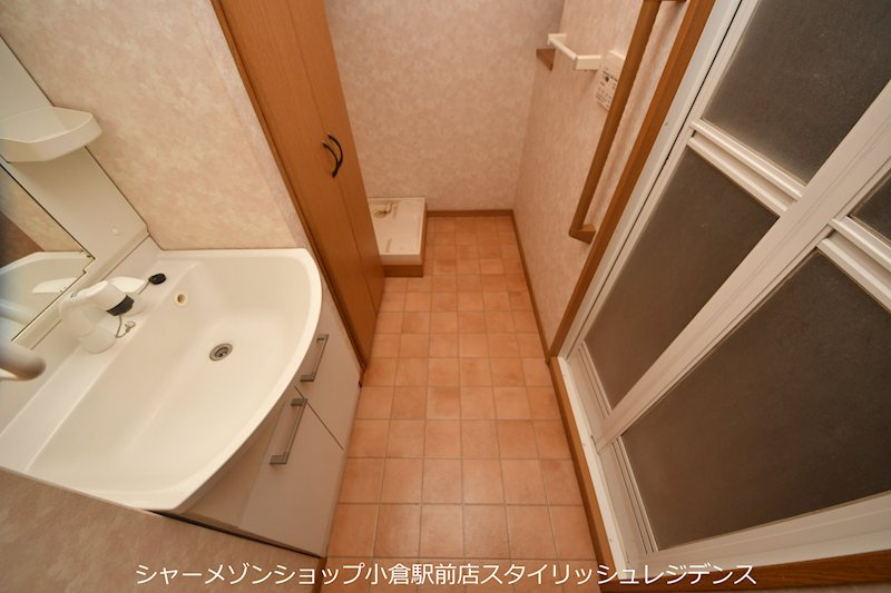 ニューリバー戸畑の洗面所