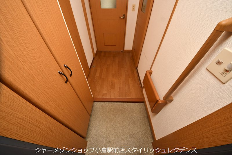 ニューリバー戸畑の玄関