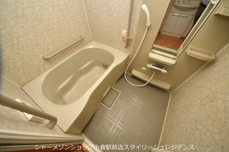 ニューリバー戸畑の浴室