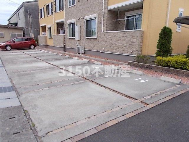 エスポワール六条北の駐車場