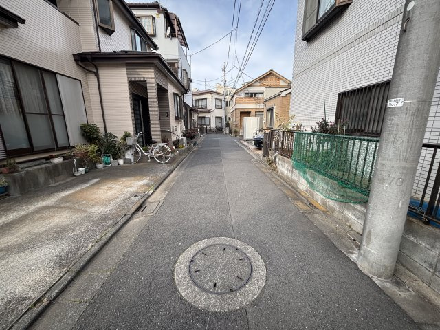 江戸川区中葛西2丁目　再建築不可売地の前面道路含む現地写真