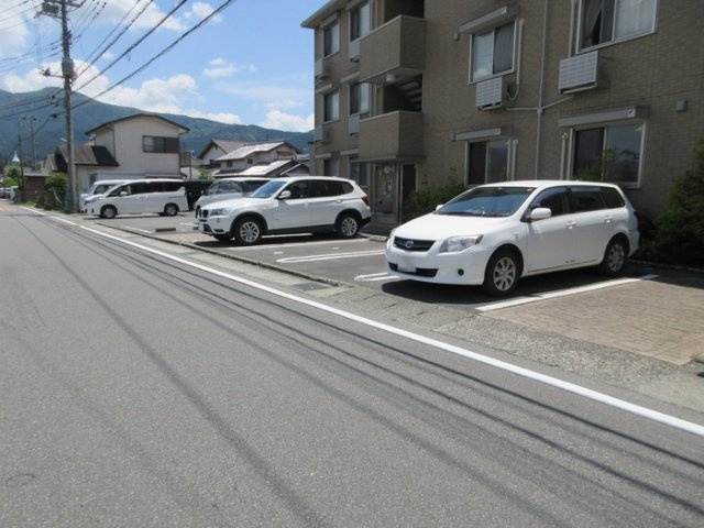 フェリーチェの駐車場