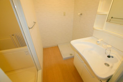 【洗面所】 | パークヴィラ | ※同タイプの写真となり、実際のお部屋とは異なる場合があります