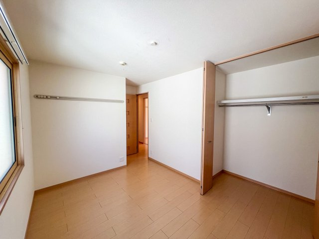 シャトルの洋室