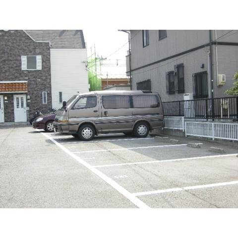 コーポラスアイレの駐車場