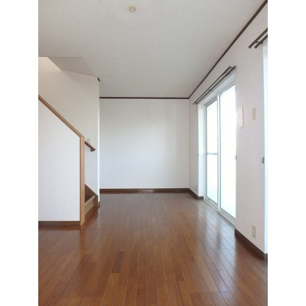 コーポラスアイレの居間・リビング